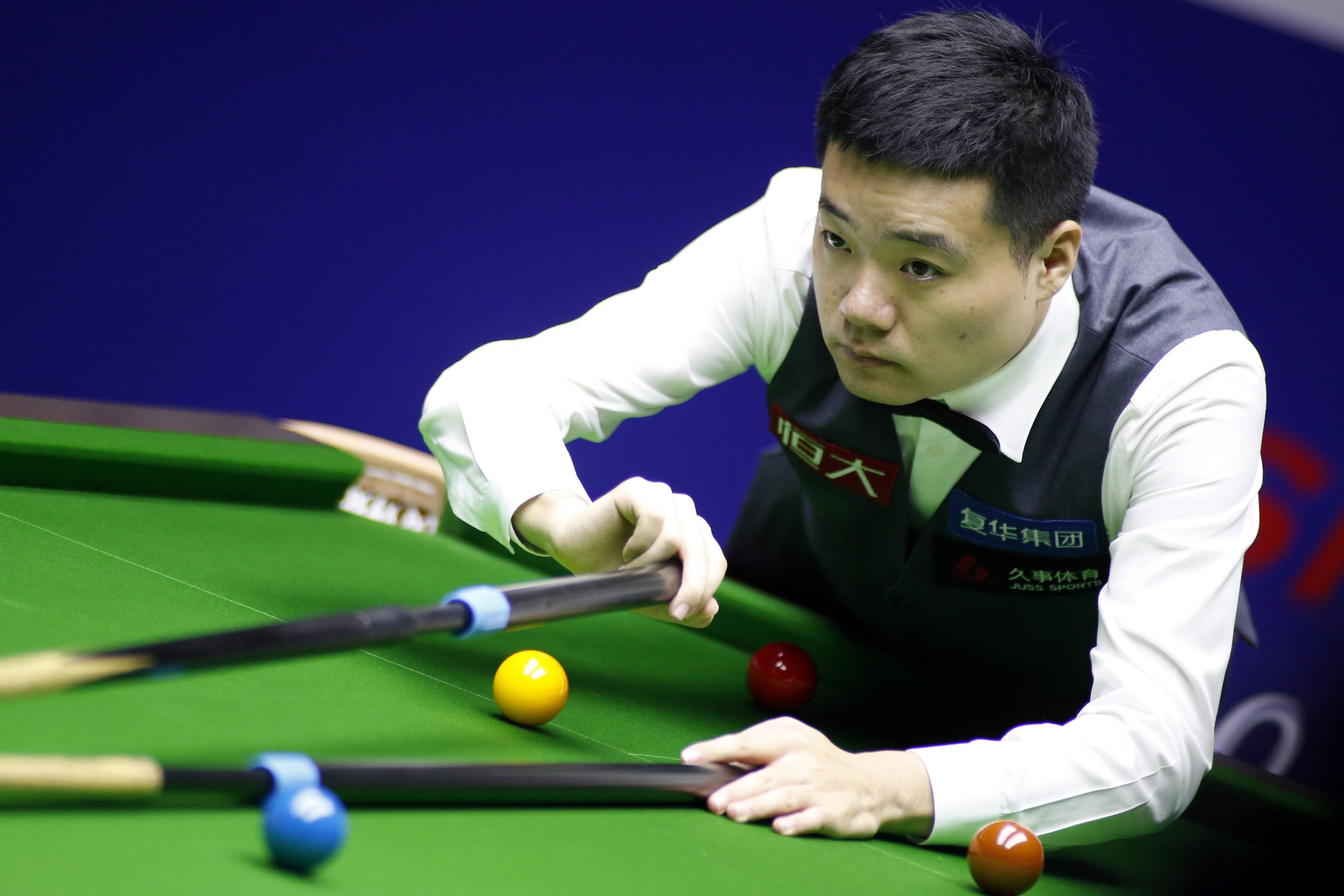 罗球场虽有 罗球场虽有