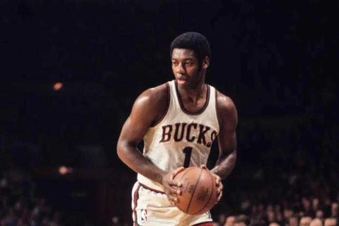 体育CBA公布周最佳球员：王哲林与布莱克尼当选